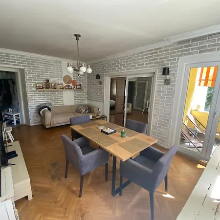 Journalist Squad Apartament *
